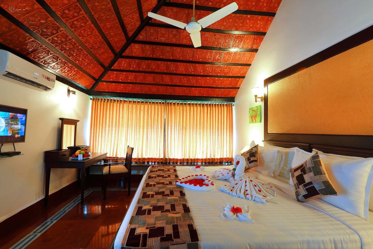 Nihara Resort And Spa Cochin Kochi Buitenkant foto