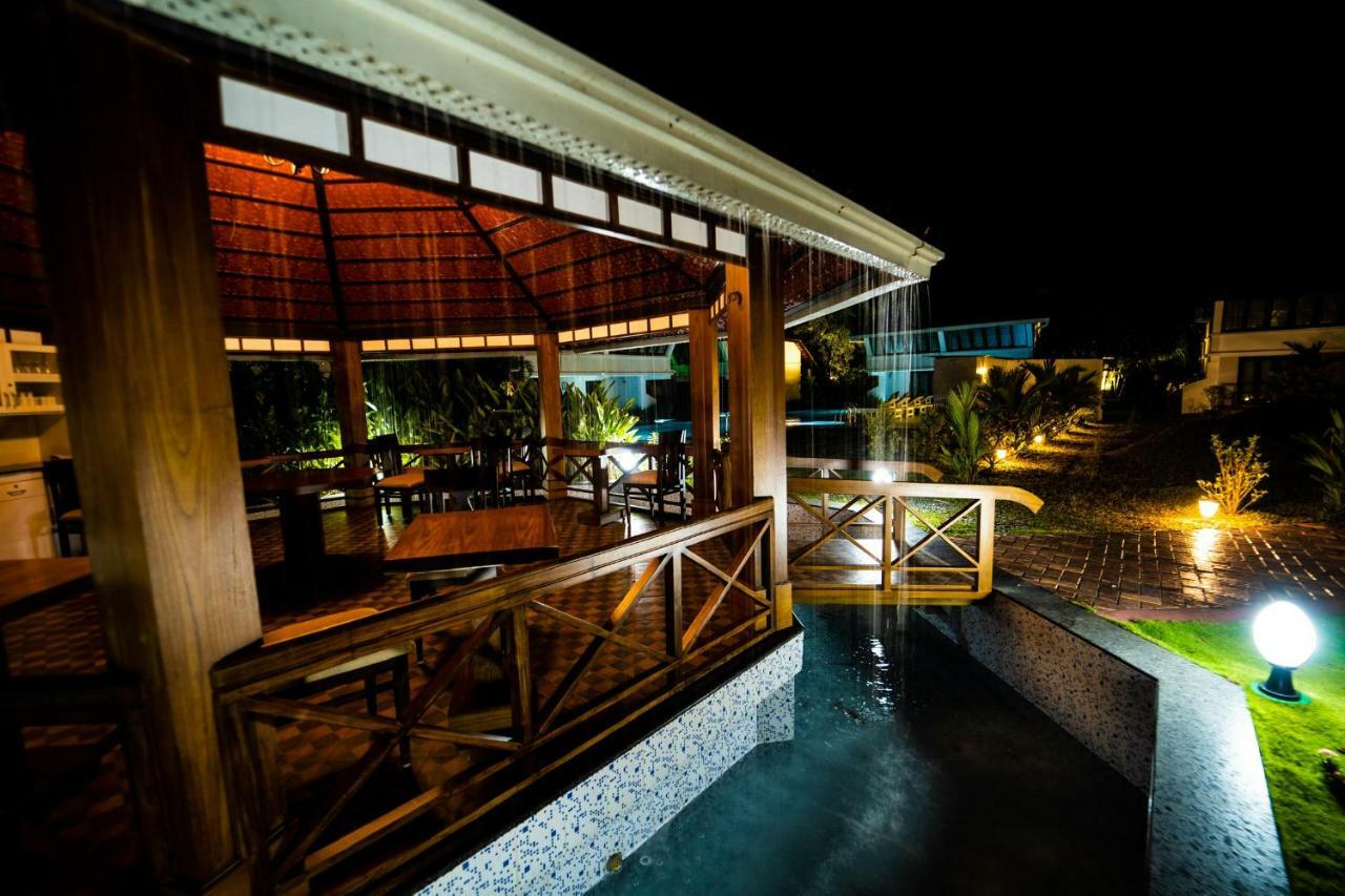 Nihara Resort And Spa Cochin Kochi Buitenkant foto