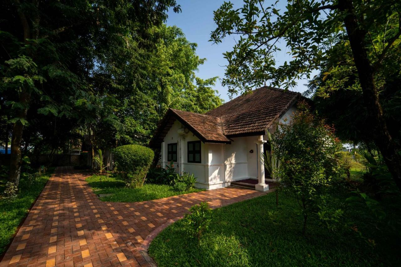 Nihara Resort And Spa Cochin Kochi Buitenkant foto