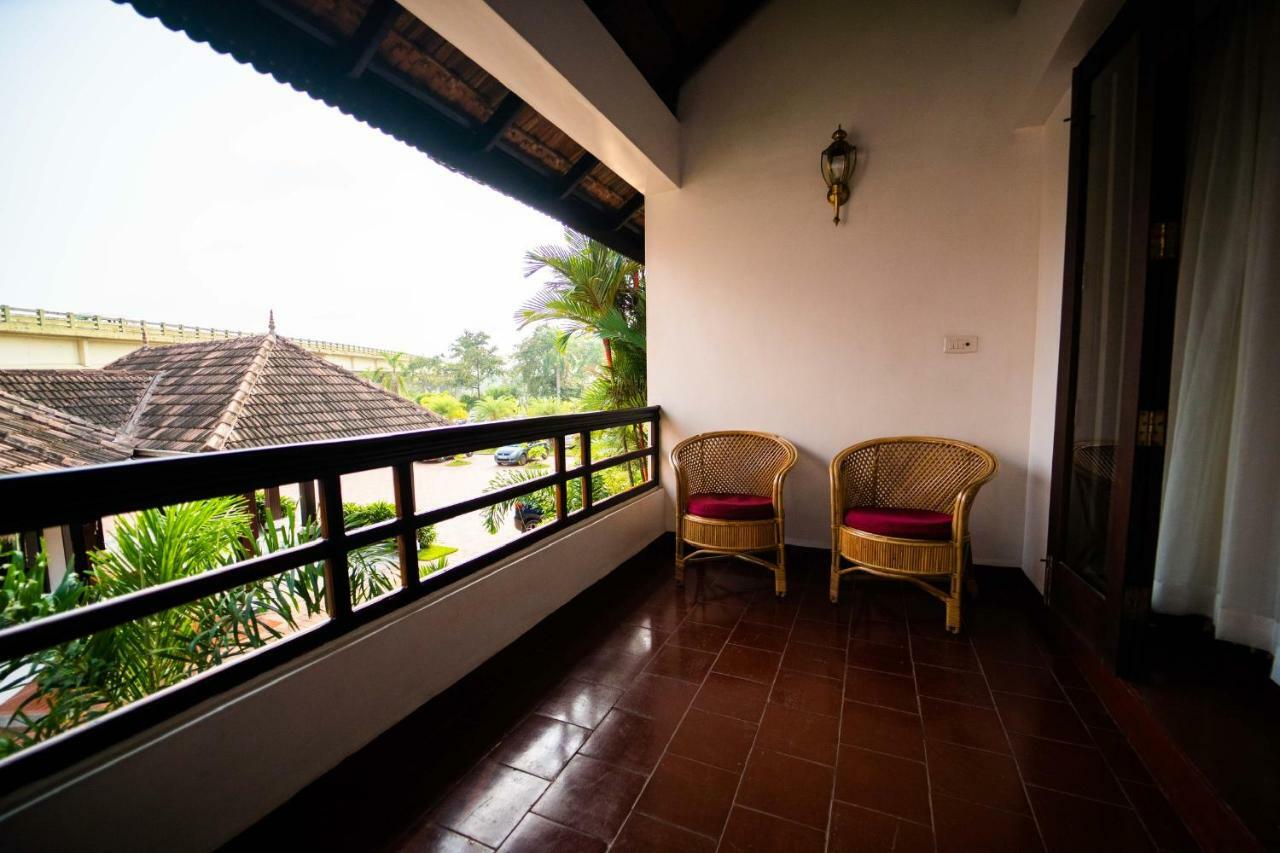 Nihara Resort And Spa Cochin Kochi Buitenkant foto