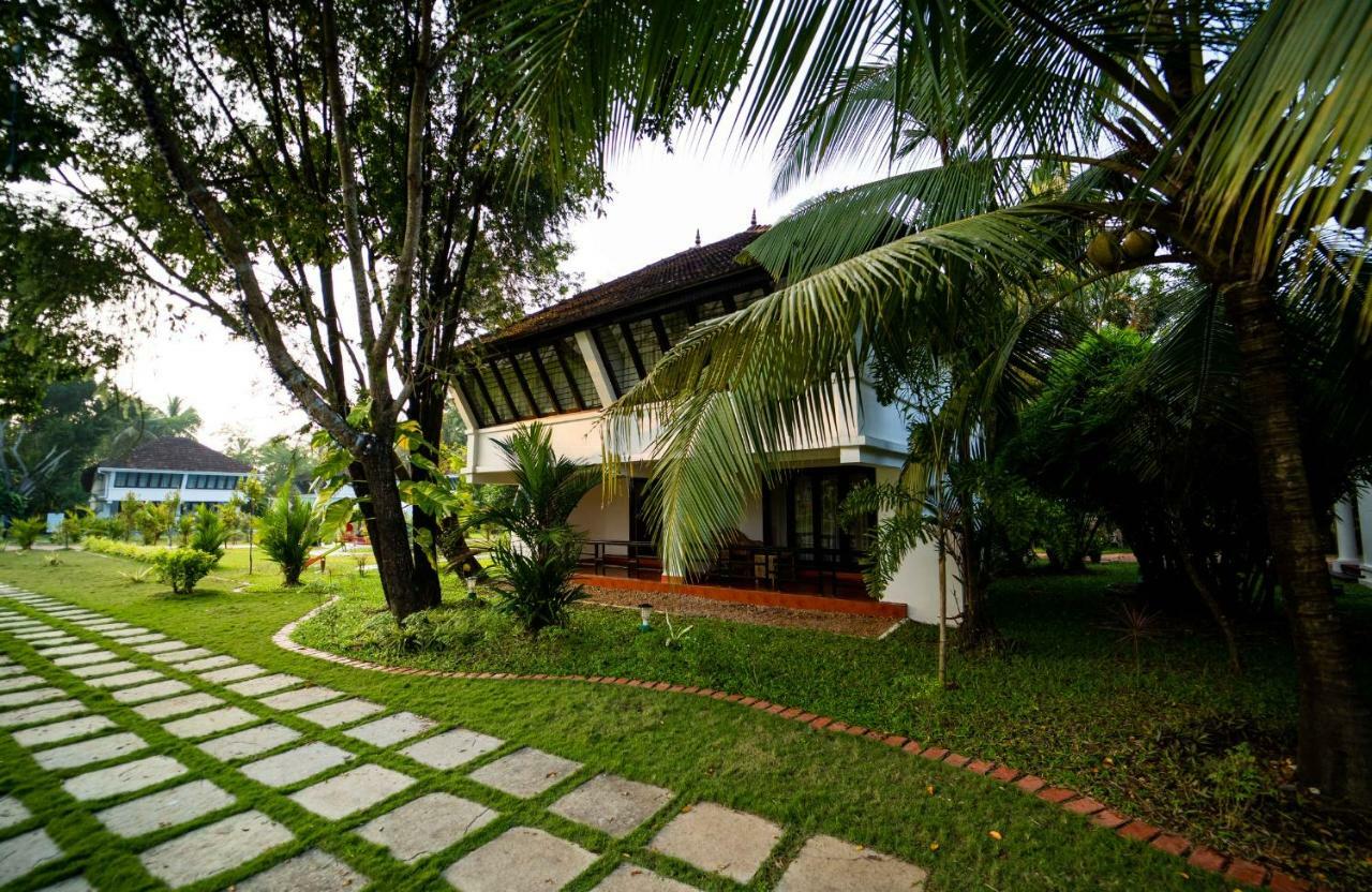 Nihara Resort And Spa Cochin Kochi Buitenkant foto