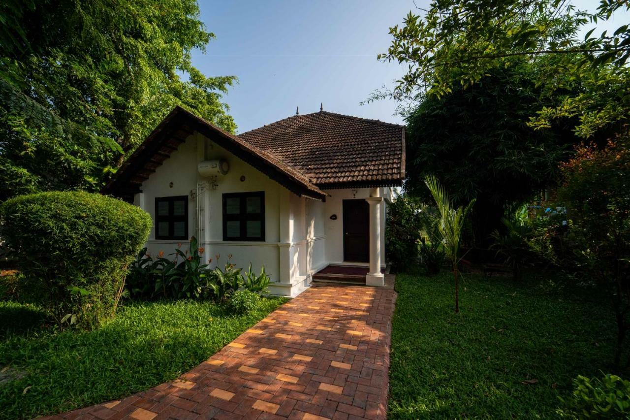Nihara Resort And Spa Cochin Kochi Buitenkant foto