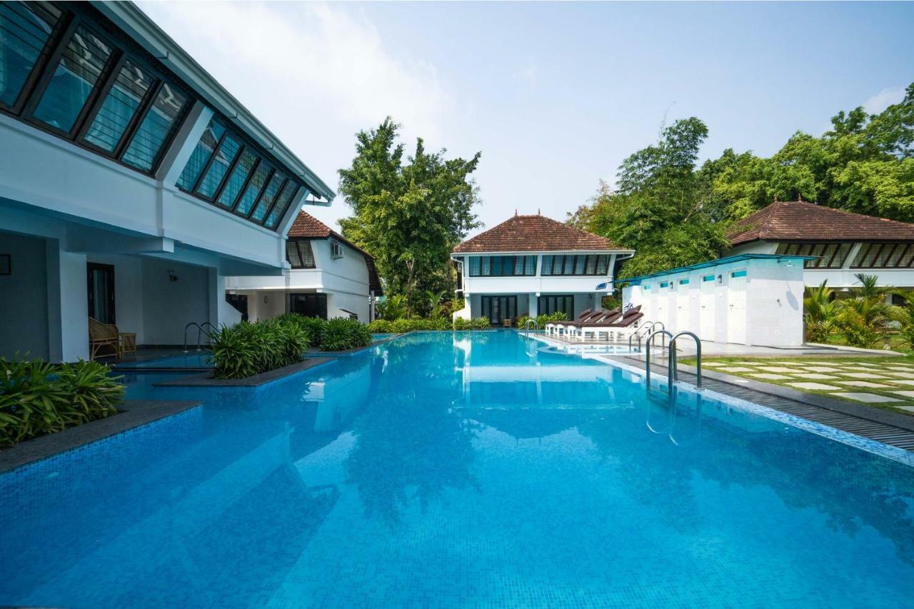 Nihara Resort And Spa Cochin Kochi Buitenkant foto