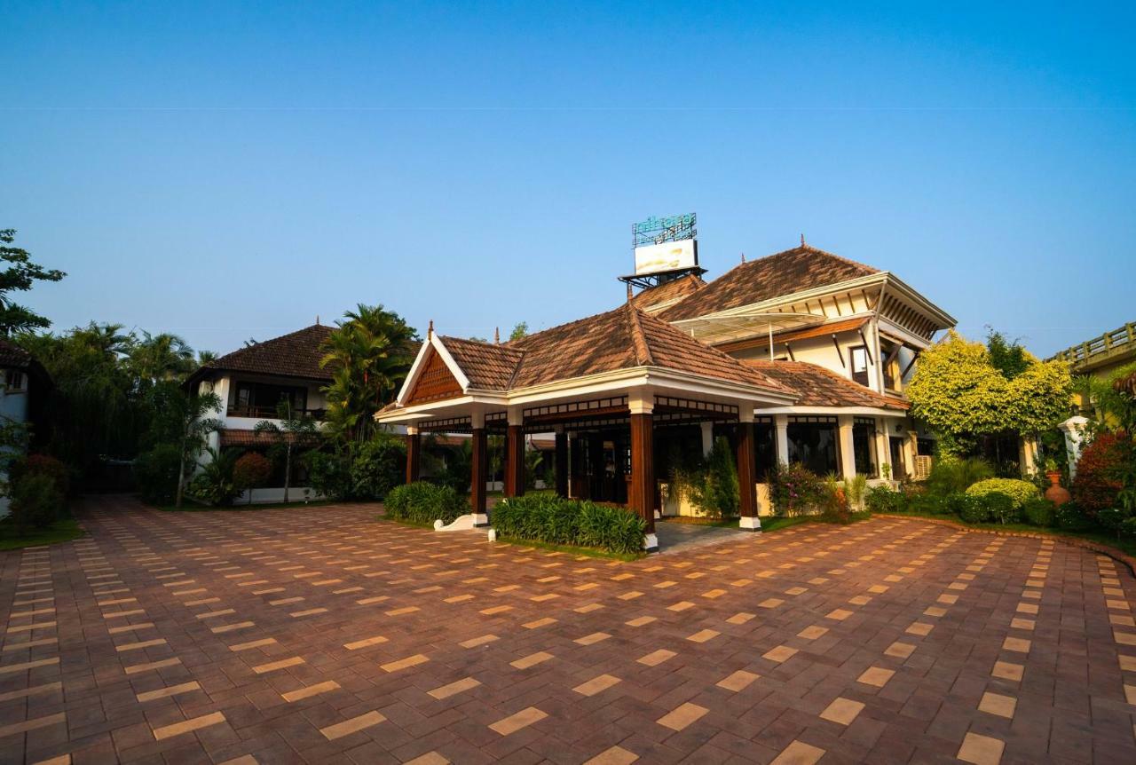 Nihara Resort And Spa Cochin Kochi Buitenkant foto