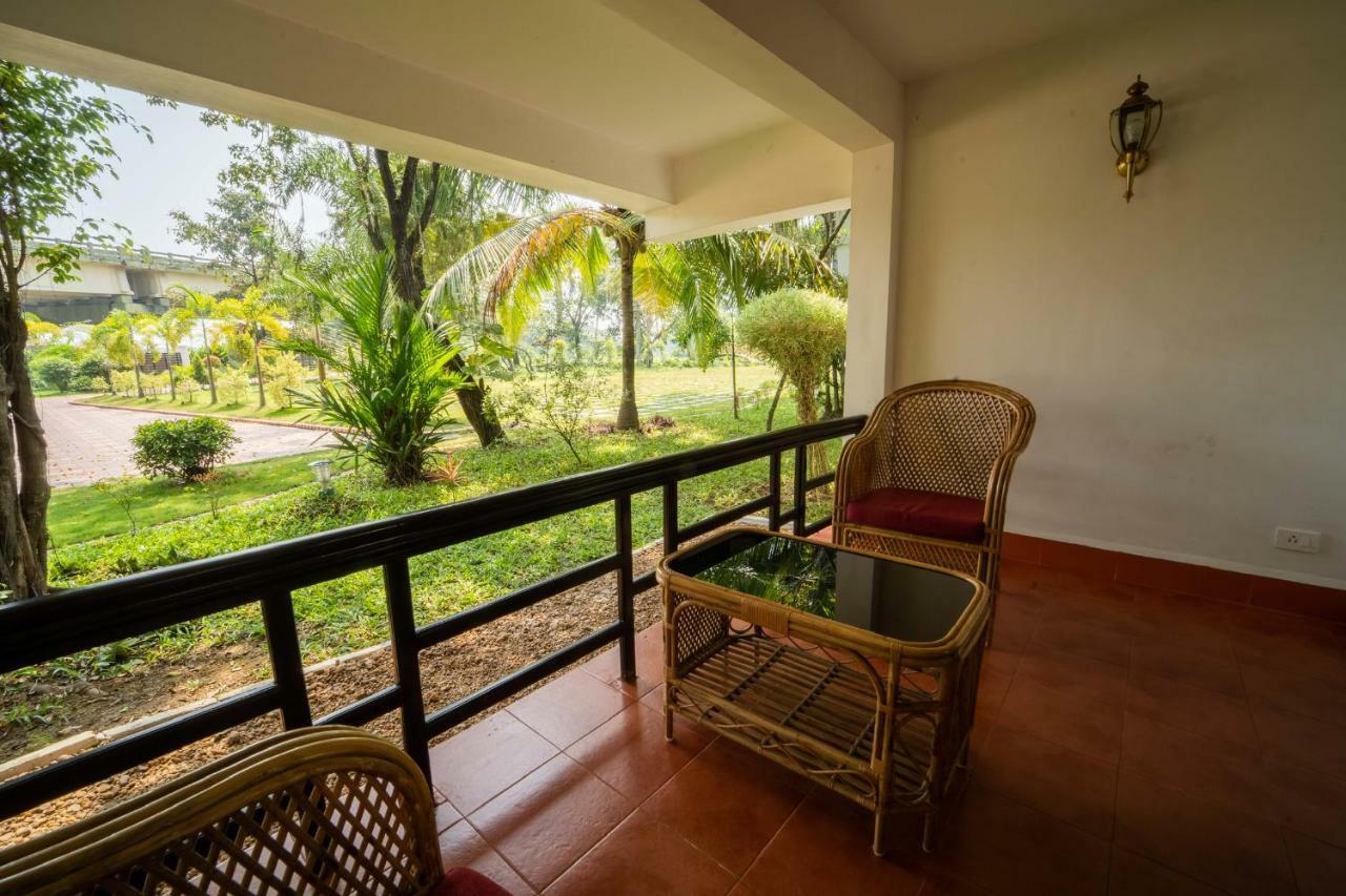 Nihara Resort And Spa Cochin Kochi Buitenkant foto