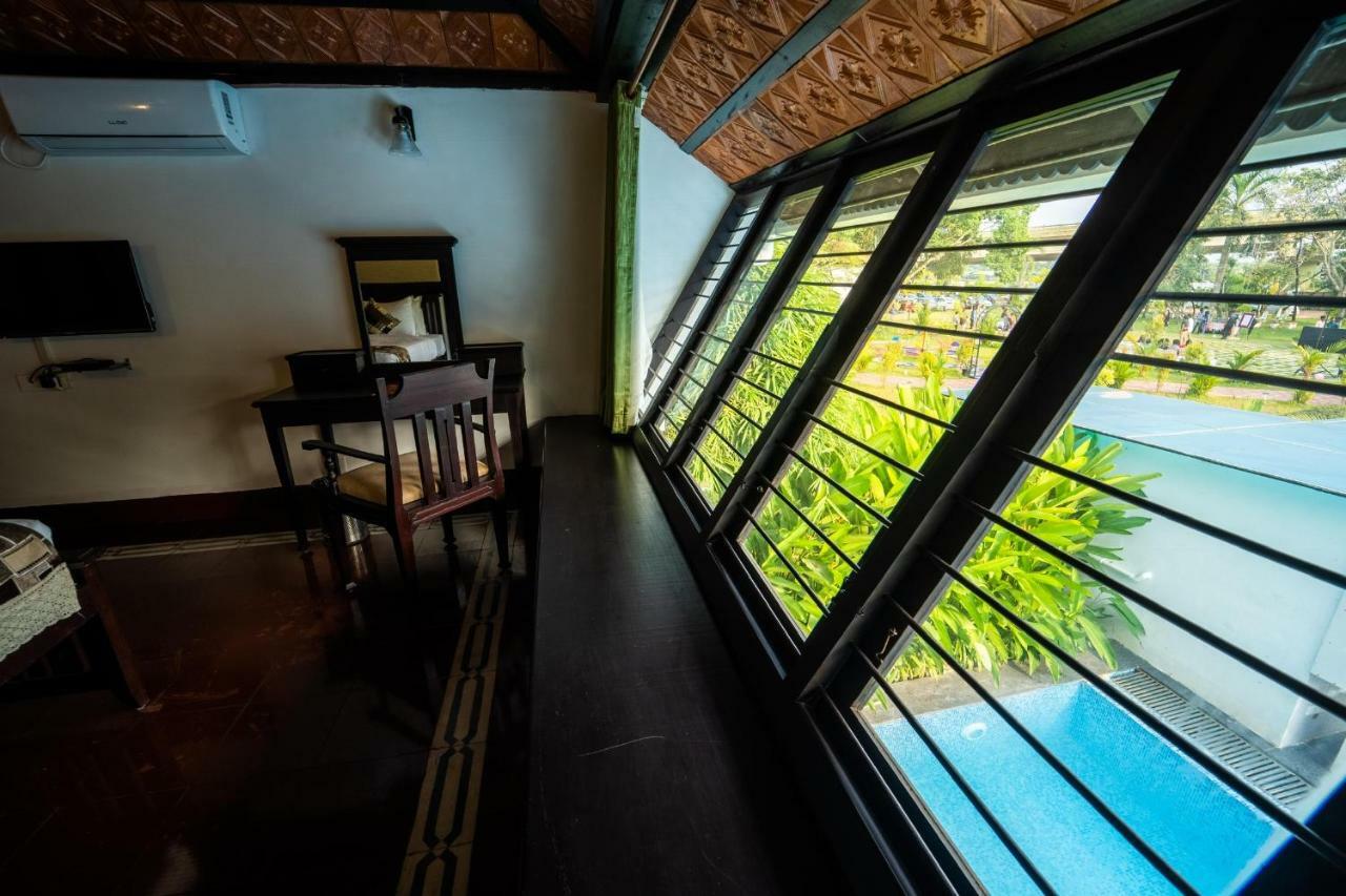 Nihara Resort And Spa Cochin Kochi Buitenkant foto