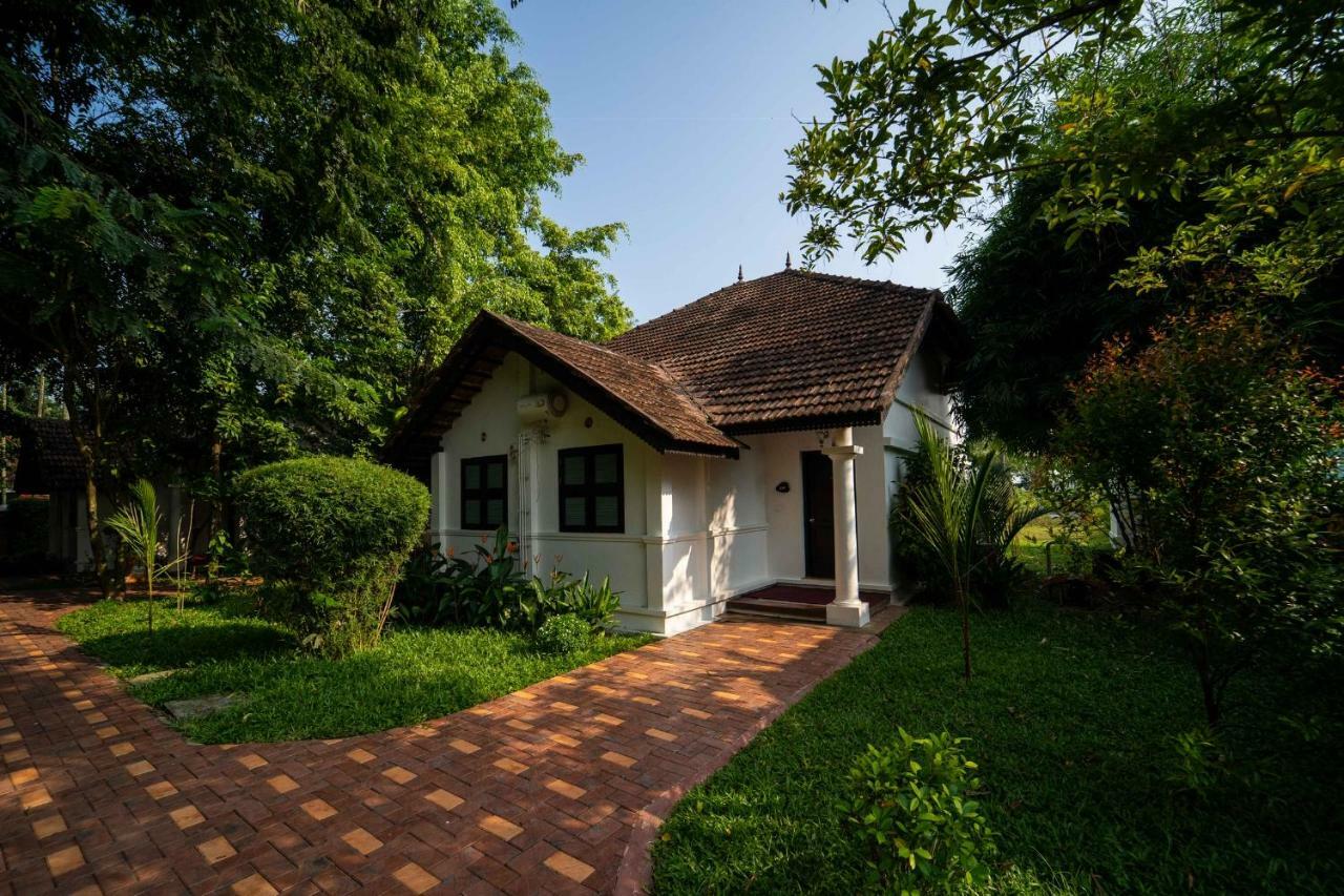 Nihara Resort And Spa Cochin Kochi Buitenkant foto